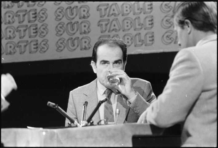 Georges Marchais invité de l'émission « Cartes sur table »