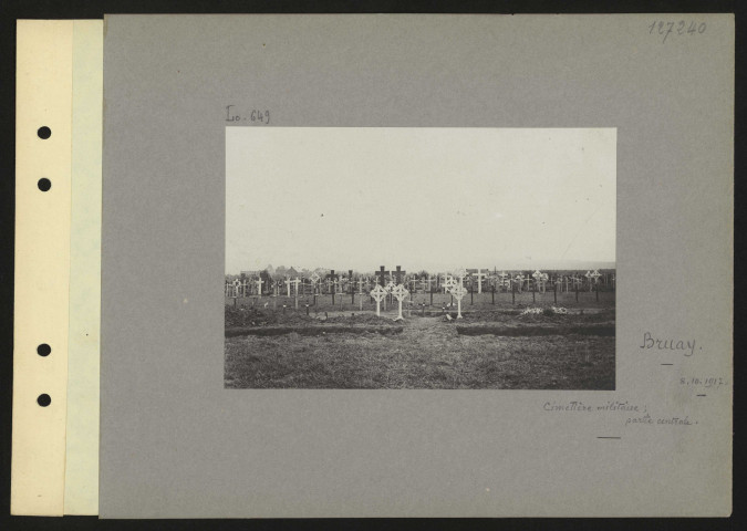 Bruay. Cimetière militaire ; partie centrale