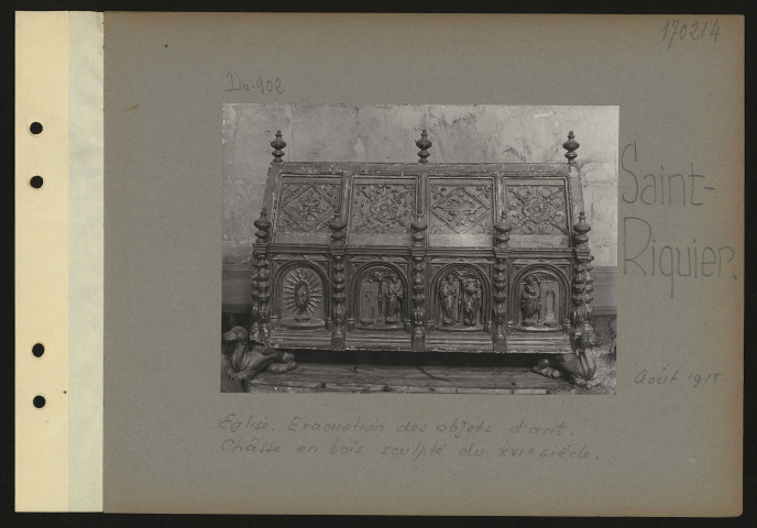 Saint-Riquier. L'église. Evacuation des objets d'art. Châsse en bois sculpté du XVIe siècle