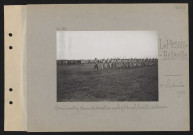 Le Plessis-Belleville. Camp d'aviation. Remise de décorations par le général Duval ; le défilé des troupes