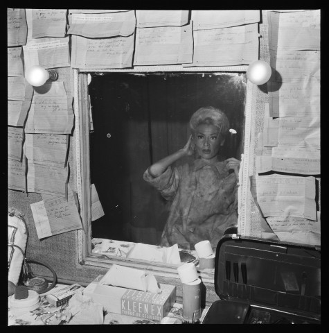 Colette Deréal dans sa loge à l'Olympia. Travailleurs de la « RBV »