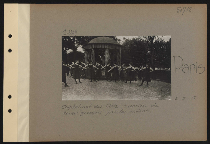 Paris. Orphelinat des arts. Exercices de danses grecques par les enfants
