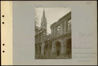 Reims. Hôtel-Dieu, incendié le 13 août 1916 par bombes d'avion. Le cloître et vue sur l'intérieur de la salle Luton