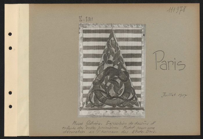 Paris. Musée Galliéra. Exposition de dessins d'enfants des écoles primaires. Motif pour une décoration en l'honneur des États-Unis