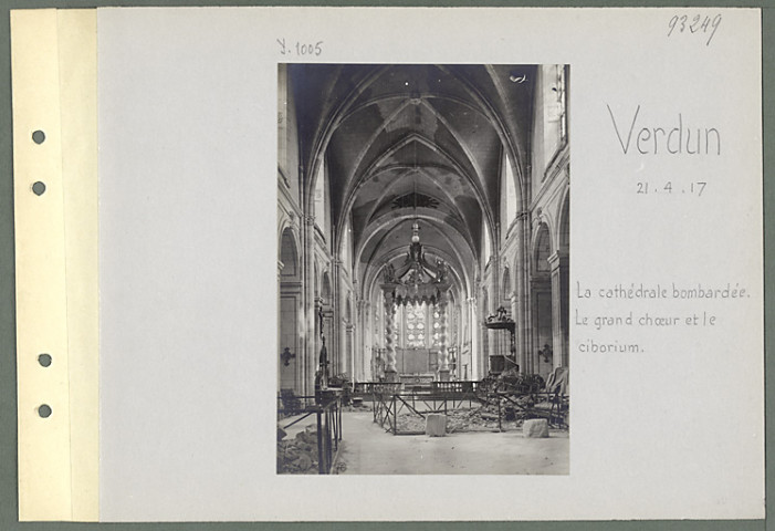 Verdun. La cathédrale bombardée. Le grand chœur et le ciborium