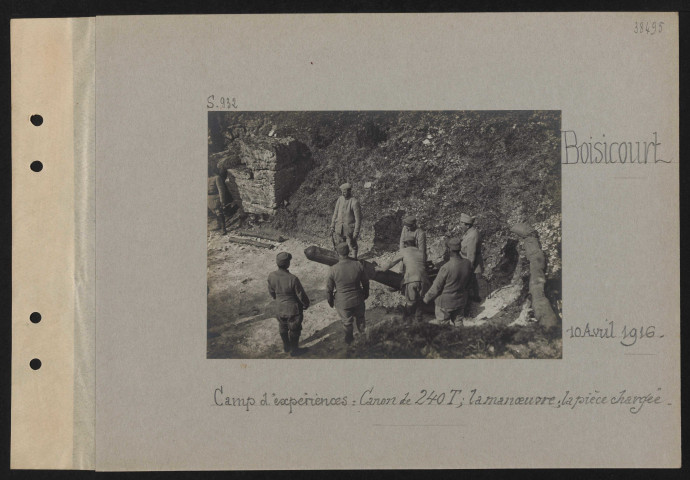 Boisicourt. Camp d'expériences : canon de 240T ; la manœuvre : la pièce chargée
