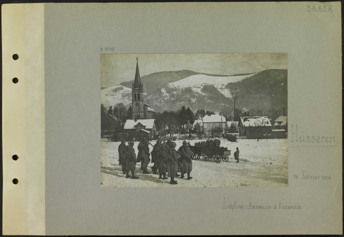Hüsseren. L'église ; chasseurs à l'exercice