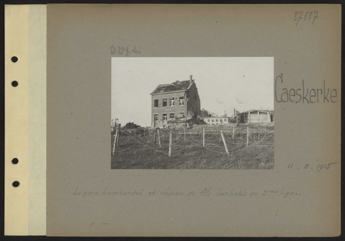 Caeskerke. La gare bombardée et réseau de fils barbelés en deuxième ligne