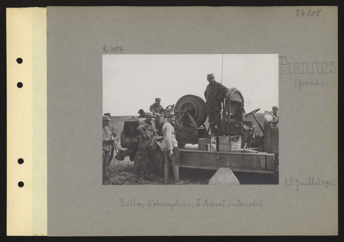 Piennes (près). Ballon d'observation ; le treuil automobile
