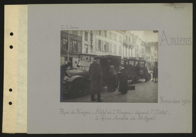 Amiens. Rue de Noyon : hôtel de l'Univers ; devant l'hôtel, la reine Amélie de Portugal