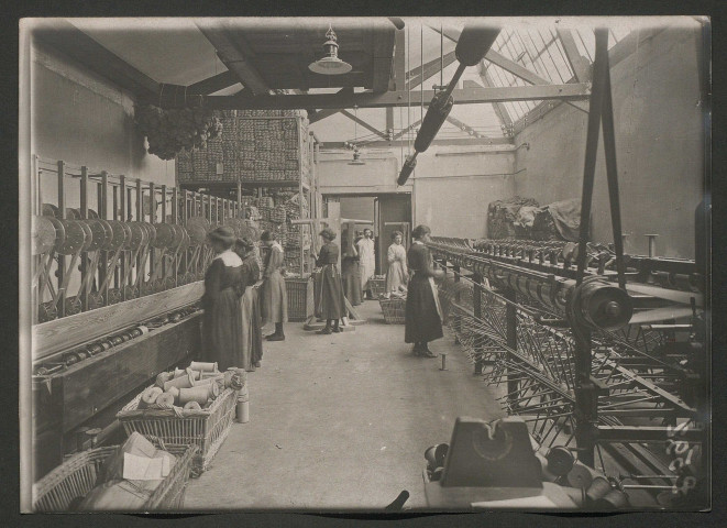 Fabrique de fils à coudre à Charenton (Seine)