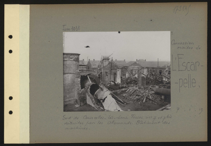 Concession minière de l'Escarpelle. Sud de Courcelles-lès-Lens. Fosses 7 et 7 bis détruites par les Allemands. Bâtiment des machines