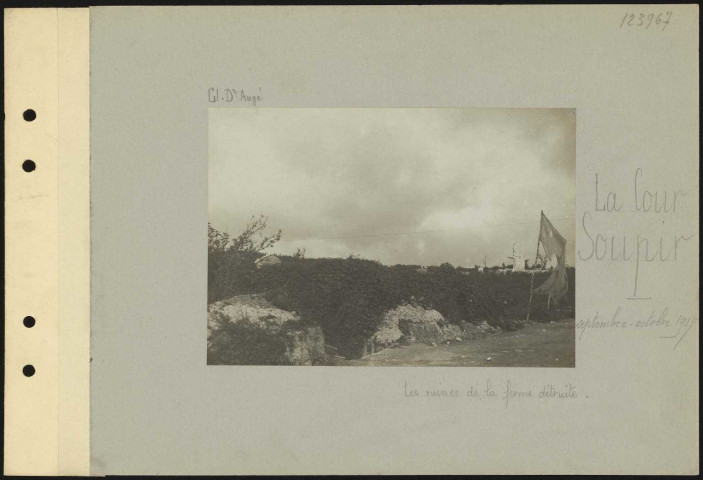 La cour Soupir. Les ruines de la ferme détruite
