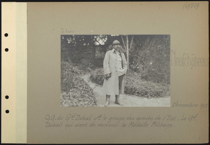 Neufchâteau. Quartier général du général Dubail commandant le groupe des armées de l'Est. Le général Dubail qui vient de recevoir la médaille militaire