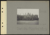 Arras. Place de la Gare. Hôtel du journal "Le Courrier du Pas-de-Calais" incendié par le bombardement