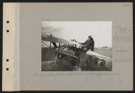 Mont-l'Évêque. Camp d'aviation : GC 13, escadrille 65 ; lieutenant Nungesser arrivant de mission