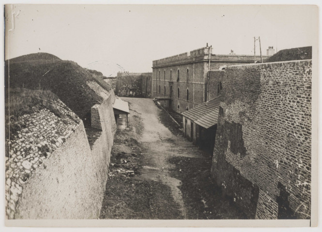 Fort de Surville (Ile de Groix). Fossés du fort