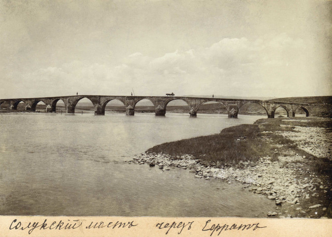 Le pont Sulukh sur l'Euphrate