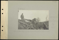 Verneuil-Courtonne (près). Position de batterie de 75 : pièce atteinte par un bombardement allemand de 210