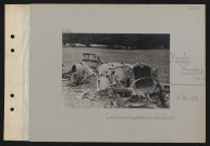 Monchy-Humières (près de). Camion de munitions détruit par un obus allemand