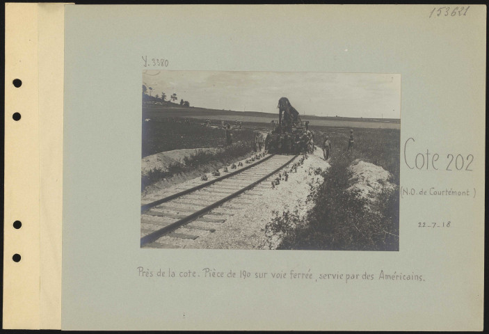 Cote 202 (nord-ouest de Courtémont). Près de la cote. Pièce de 190 sur voie ferrée, servie par des Américains