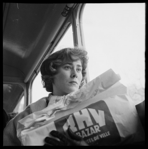 Courses à la « Toile d'avion », grand magasin créé par Marcel Boussac