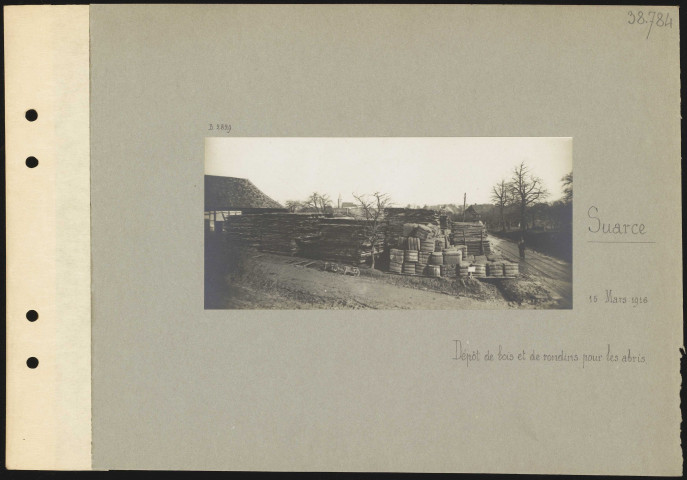 Suarce. Dépôt de bois et de rondins pour les abris