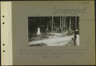 Schnepfenriedkopf (Sud-ouest de Sondernach). Cote 700. Camp Dubarle. Le cimetière. A gauche, monument à la mémoire de l'ancien député, capitaine Robert Dubarle, du 68e bataillon de chasseurs alpins, tué devant Metzeral, le 15-6-15