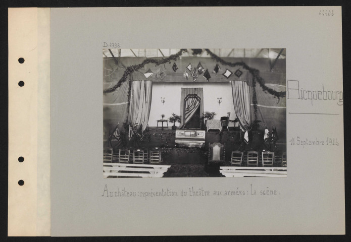 Ricquebourg. Au château : représentation du théâtre aux armées : la scène