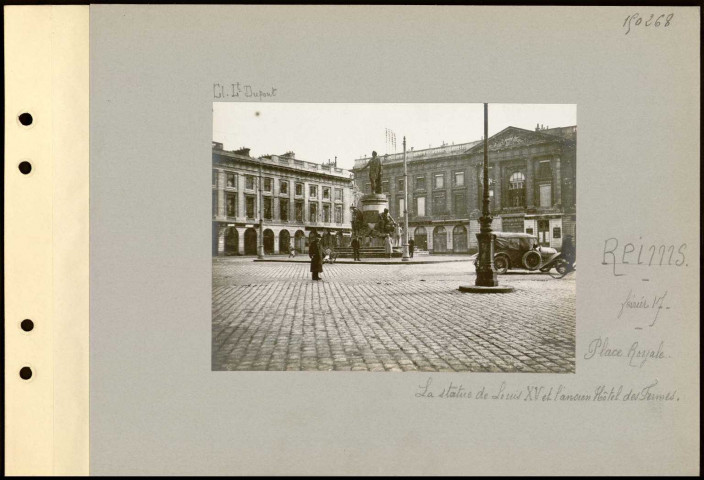 Reims. Place Royale. La statue de Louis XV et l'ancien hôtel des Fermes