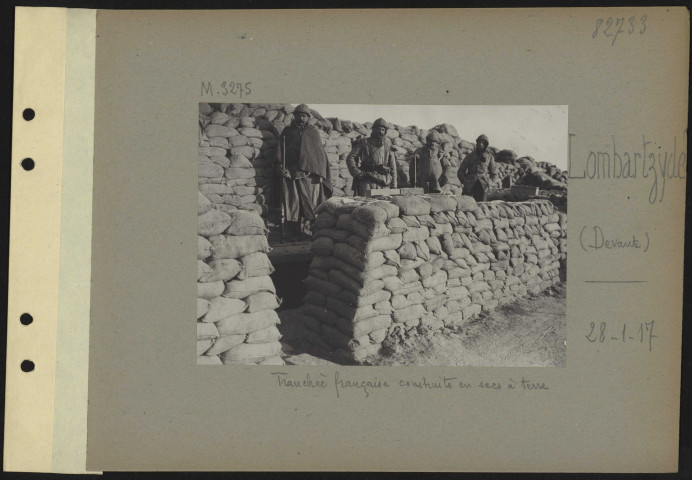 Lombartzyde (devant). Tranchée française construite en sacs à terre