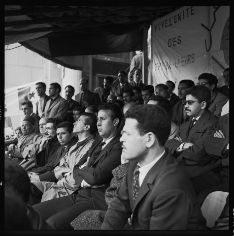 Manifestation et meeting à Alger organisée par le FLN en présence de Bachir Boumaza (ministre du travail), Ben Bella et Boumedienne (suite): 2
