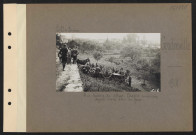 Gondreville. Aux lisières du village. Chariot américain ayant versé dans un fossé