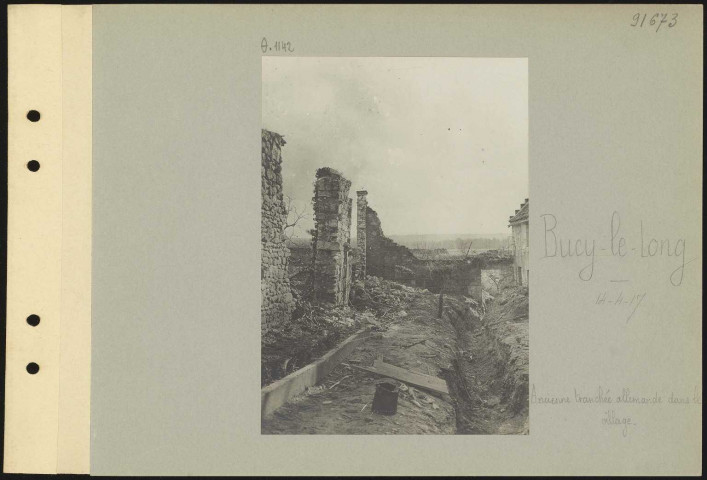 Bucy-le-Long. Ancienne tranchée allemande dans le village