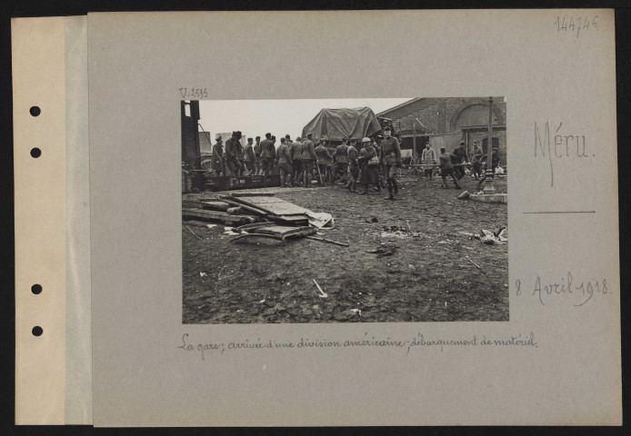 Méru. La gare ; arrivée d'une division américaine ; débarquement de matériel