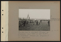 Gonesse. Remise par le président Poincaré, de drapeaux aux 232e et 285e RIT. Le président remet son drapeau à un régiment