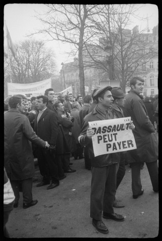 Manifestation contre Dassault devant « Jours de France »