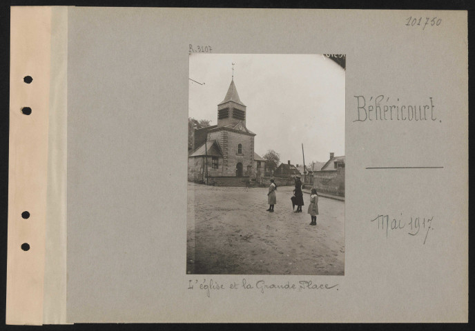 Béhéricourt. L'église et la grande place