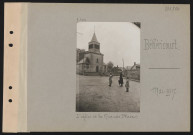 Béhéricourt. L'église et la grande place