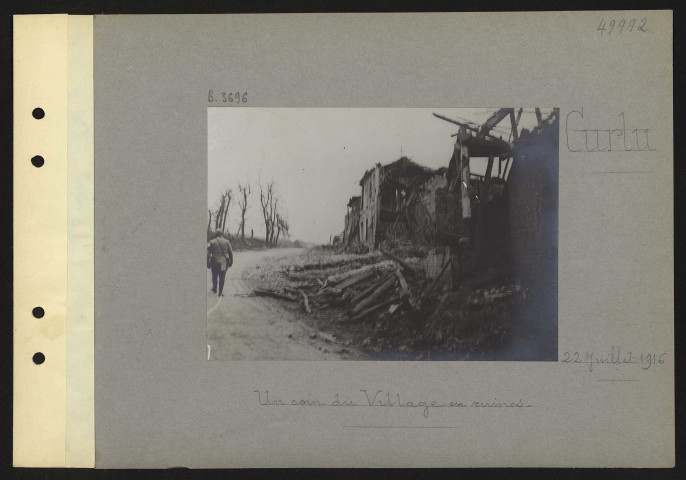 Curlu. Un coin du village en ruines