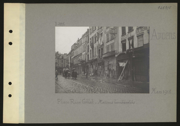 Amiens. Place René Goblet : maisons bombardées