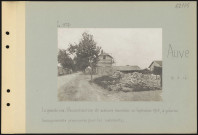 Auve. La grande rue. Reconstruction de maisons détruites en 1914, à gauche baraquements provisoires pour les habitants