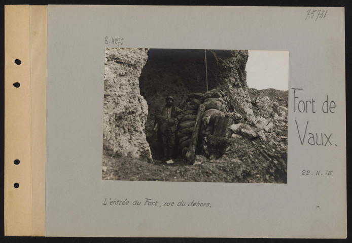 Fort de Vaux. L'entrée du fort, vue du dehors