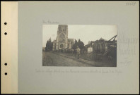 Villequier-Aumont. Partie du village détruit par les Allemands : maisons détruites et façade ouest de l'église