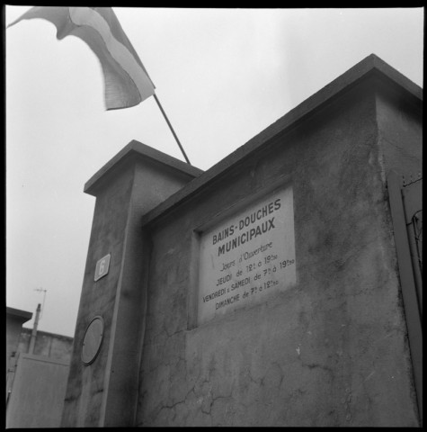 Scènes de rue à Paris, les péniches du 10ème arrondissement