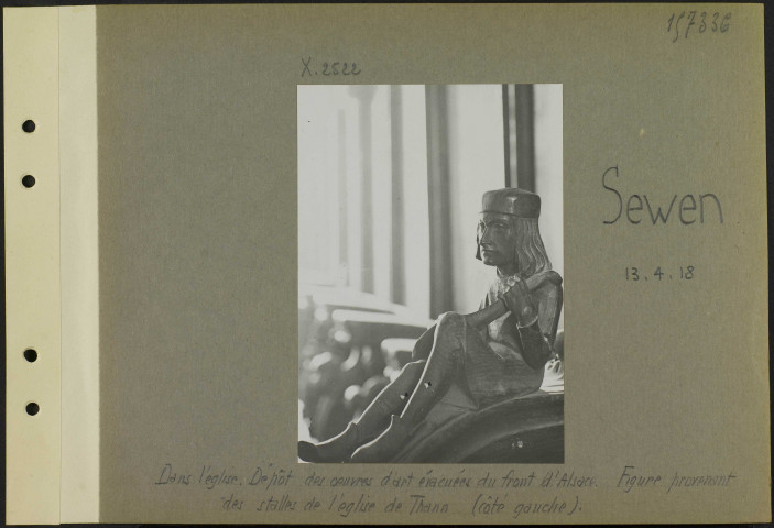 Sewen. Dans l'église. Dépôt des œuvres d'art évacuées du front d'Alsace. Figure provenant des stalles de l'église de Thann (côté gauche)