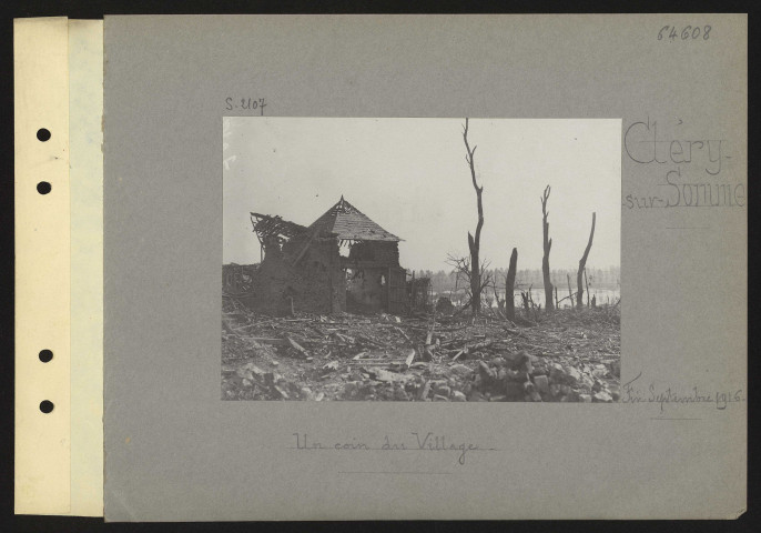 Cléry-sur-Somme. Un coin du village