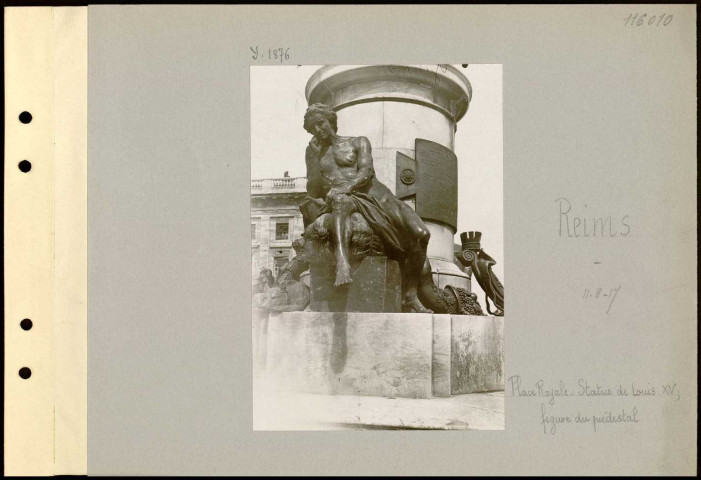 Reims. Place Royale. Statue de Louis XV ; figure du piédestal
