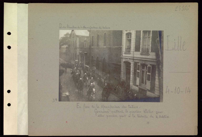 Lille. En face de la manufacture des tabacs. Goumiers quittant le quartier Kléber pour aller prendre part à la bataille du 4 octobre