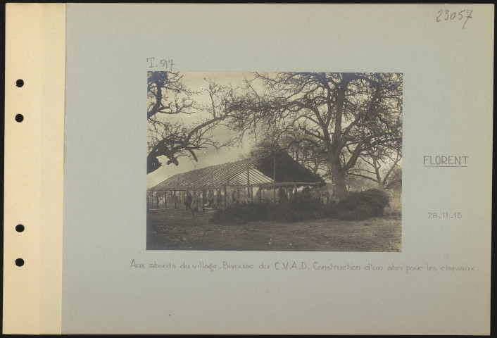 Florent. Aux abords du village. Bivouac du convoi administratif. Construction d'un abri pour les chevaux